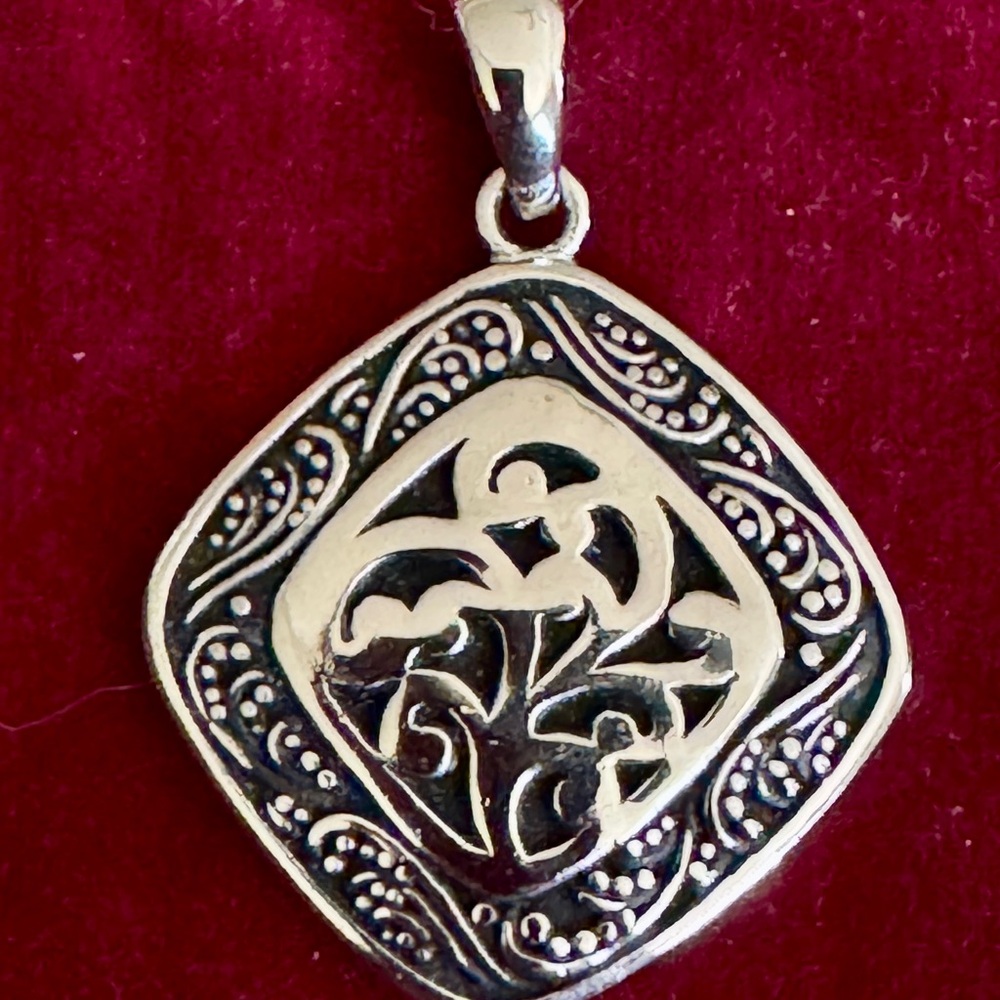 Intricate Silver Floral Necklace Pendant